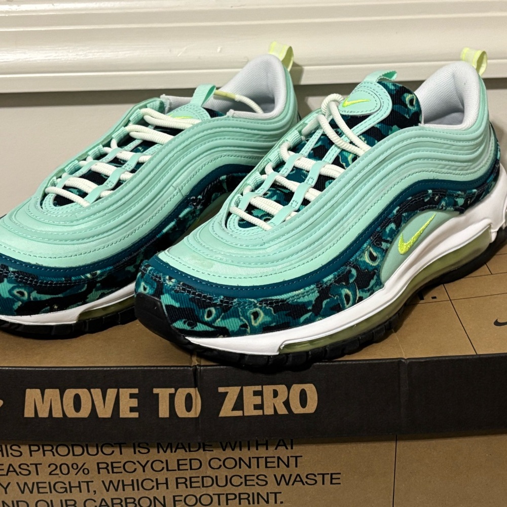 Nike women’s air max 97 (size 9.5 women’s)